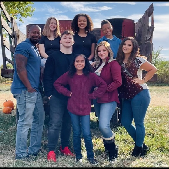 Meet your Posher, Cara - Picture 6 of 8